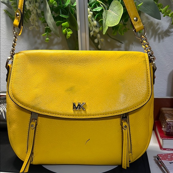 Michael Kors Evie Flap Handbag Hobo Yellow leather Handbag MK Michael - Picture 1 of 10